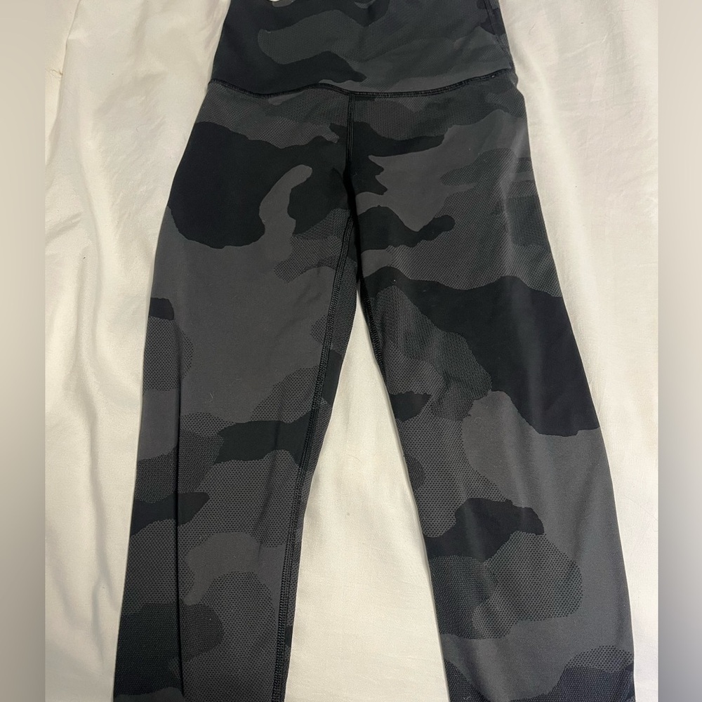 camo leggins, size smalll